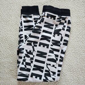 Nike Men’s Jogger Pants Size M Lightweight Drawstring Black White Logo